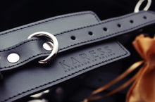 Laden Sie das Bild in den Galerie-Viewer, Handfesseln aus Leder MEGAN