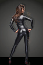 Laden Sie das Bild in den Galerie-Viewer, schwarzer Powerwetlook Damenoverall - Weiblichkeit mit Stil