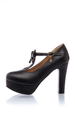 Laden Sie das Bild in den Galerie-Viewer, Retro Riemchen-Pumps