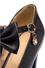 Laden Sie das Bild in den Galerie-Viewer, Retro Riemchen-Pumps