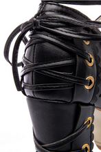 Laden Sie das Bild in den Galerie-Viewer, Retro Riemchen Pumps