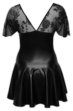 Laden Sie das Bild in den Galerie-Viewer, Kurzes Damenkleid, in Übergrößen mit gerüschten Ärmeln F267