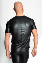 Laden Sie das Bild in den Galerie-Viewer, schwarzes Herrenshirt - Weiblichkeit mit Stil