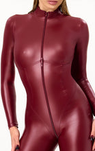 Laden Sie das Bild in den Galerie-Viewer, NEU F395 Dark Romance Catsuit aus Powerwetlook in Bordeaux