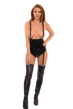 Laden Sie das Bild in den Galerie-Viewer, NEU schwarze Lack - Damenshorts SH036