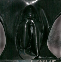 Laden Sie das Bild in den Galerie-Viewer, Latex Slip mit Vagina Kondom - Weiblichkeit mit Stil