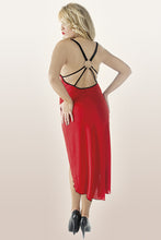 Load image into Gallery viewer, langes rotes Kleid, in Übergrößen - Weiblichkeit mit Stil