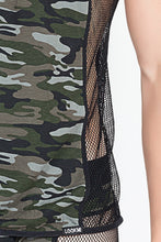 Load image into Gallery viewer, camouflage V-Herrenshirt - Weiblichkeit mit Stil